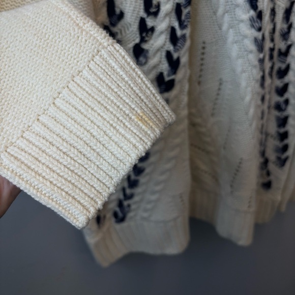 Knitted and Knotted XL Sweater cable knit ribboned - Picture 6 of 13